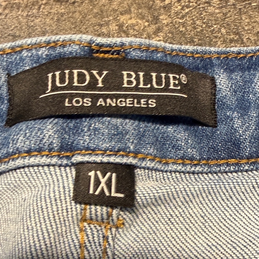 Judy Blue high rise light Blue Distressed Jean Shorts Lemon Patch 5” inseam - Picture 2 of 7